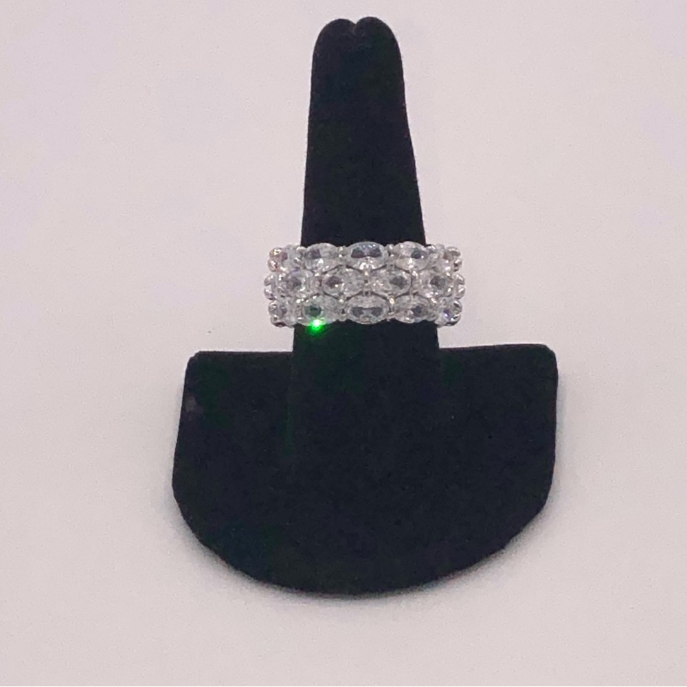 18ct Oval Triple Eternity Band - Picture 9 of 14